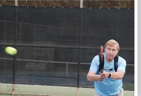 Barry Wood plays tennis with COPD